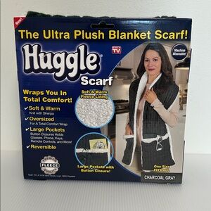 Huggle NWOT The Ultra Plush Blanket Scarf As Seen On TV Reversible Grey Fleece